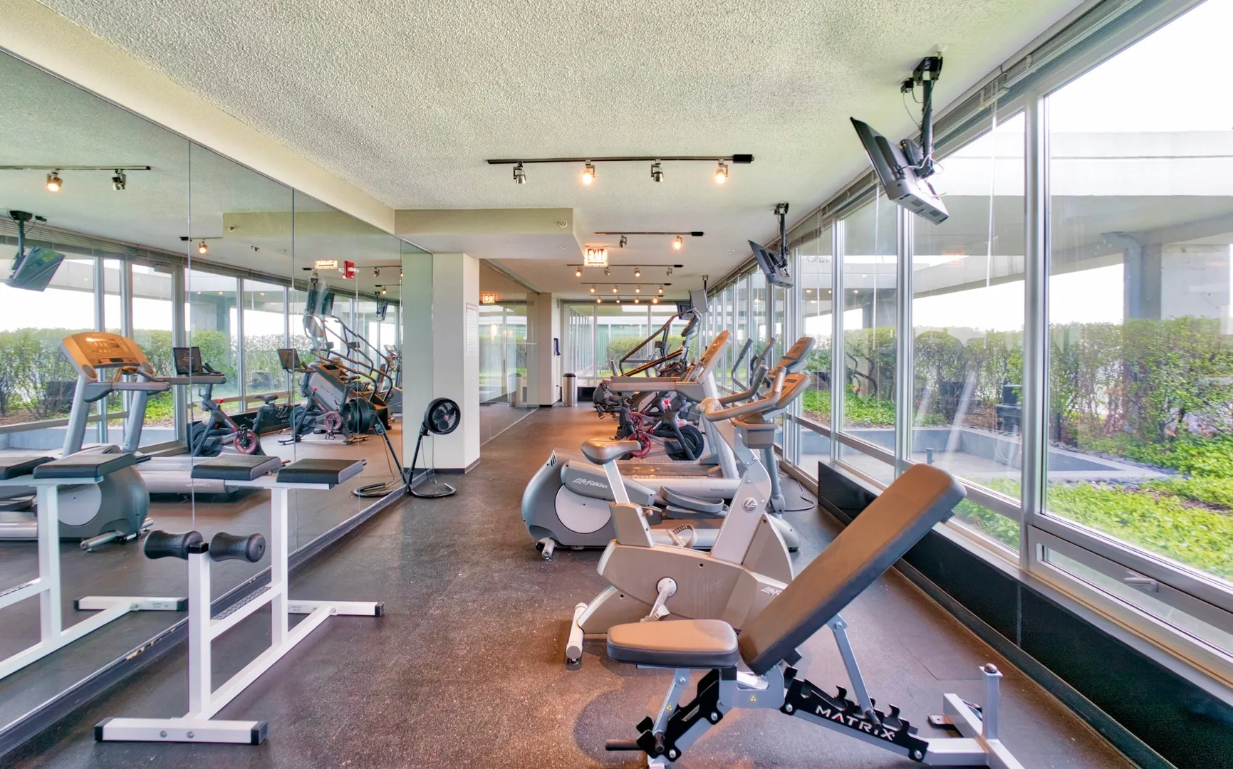 9725 Woods Dr, ,  60077, USA 60077-Skokie-IL