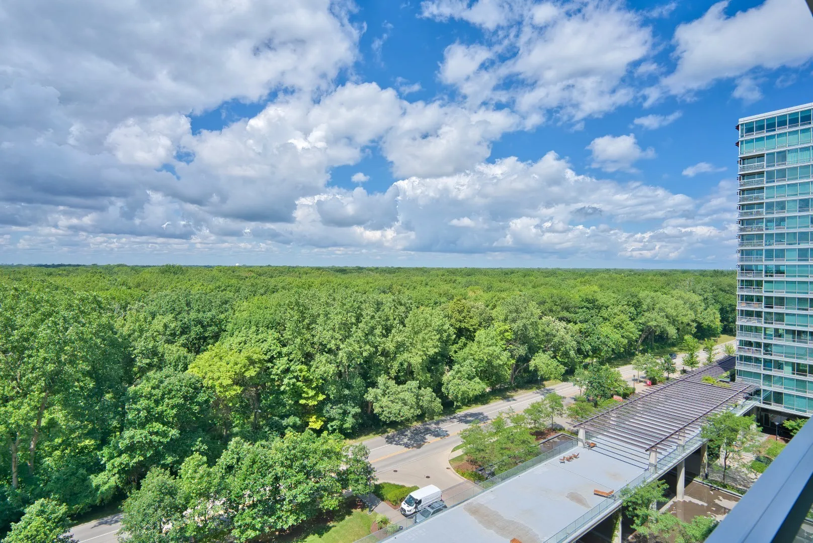 9725 Woods Dr, ,  60077, USA 60077-Skokie-IL
