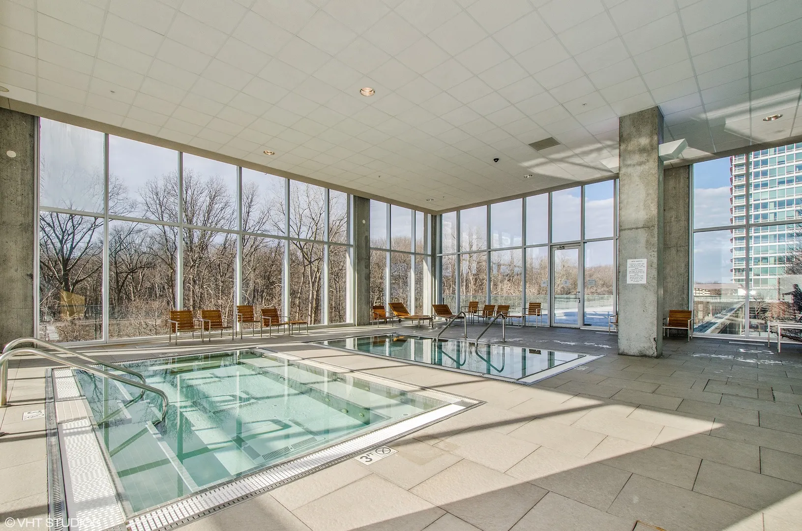 9725 Woods Dr, ,  60077, USA 60077-Skokie-IL