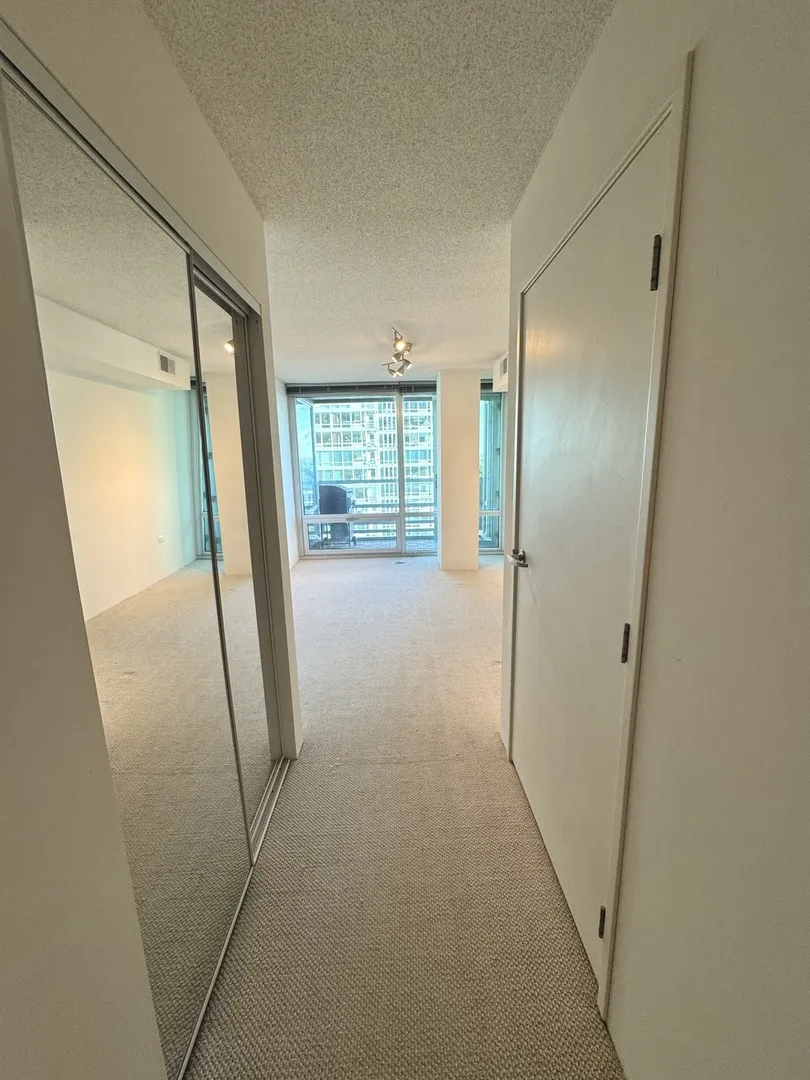 9725 Woods Dr, ,  60077, USA 60077-Skokie-IL