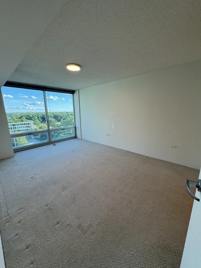 9725 Woods Dr, ,  60077, USA 60077-Skokie-IL