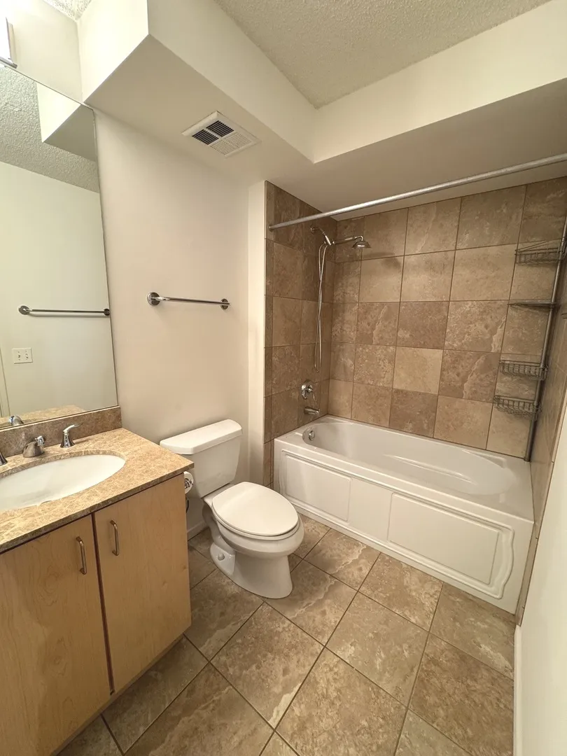 9725 Woods Dr, ,  60077, USA 60077-Skokie-IL