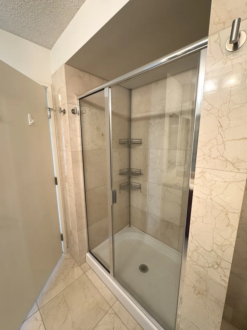 9725 Woods Dr, ,  60077, USA 60077-Skokie-IL