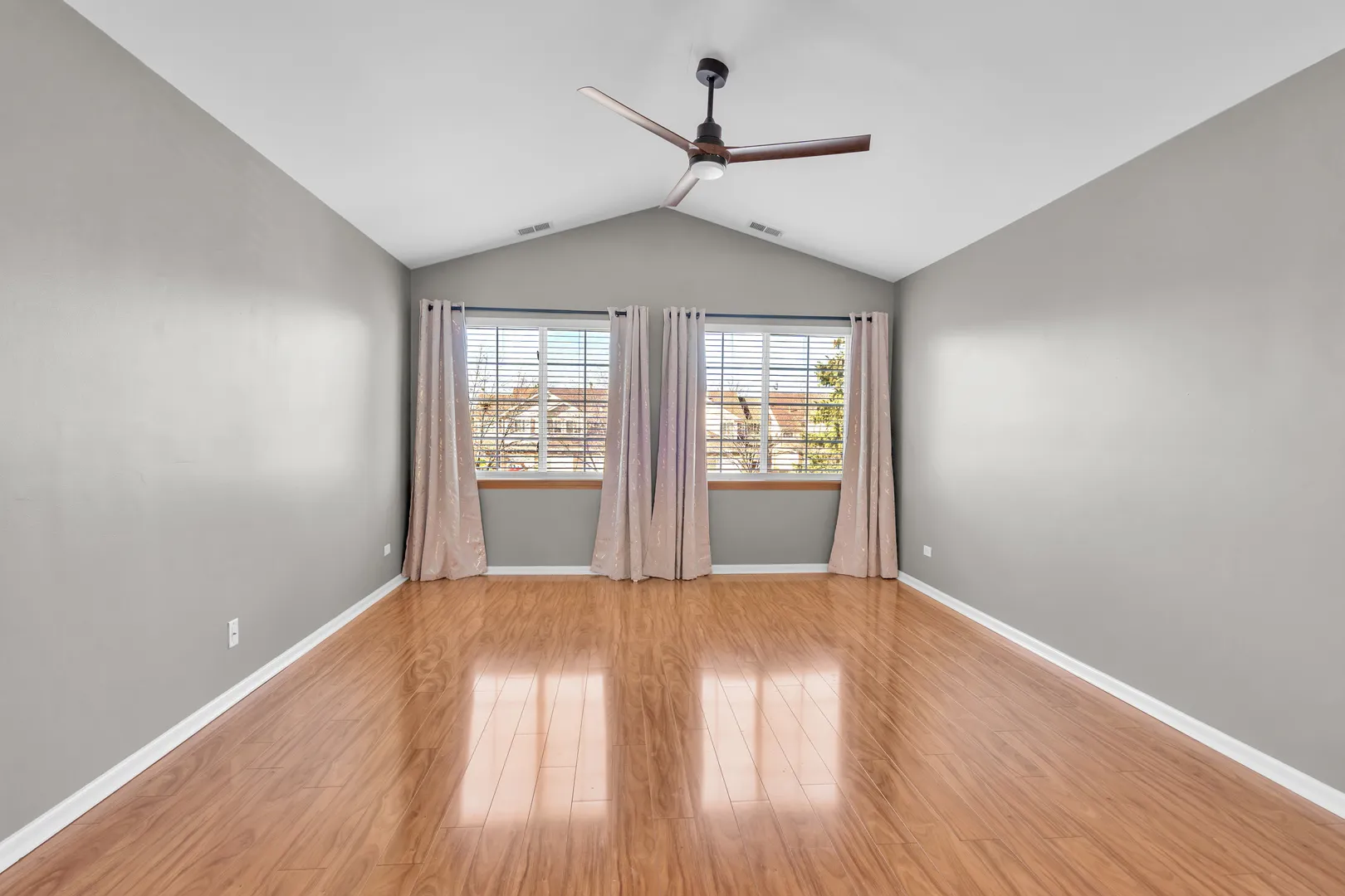 239 Camel Bend Ct, , 60194, USA 60194-Schaumburg-IL