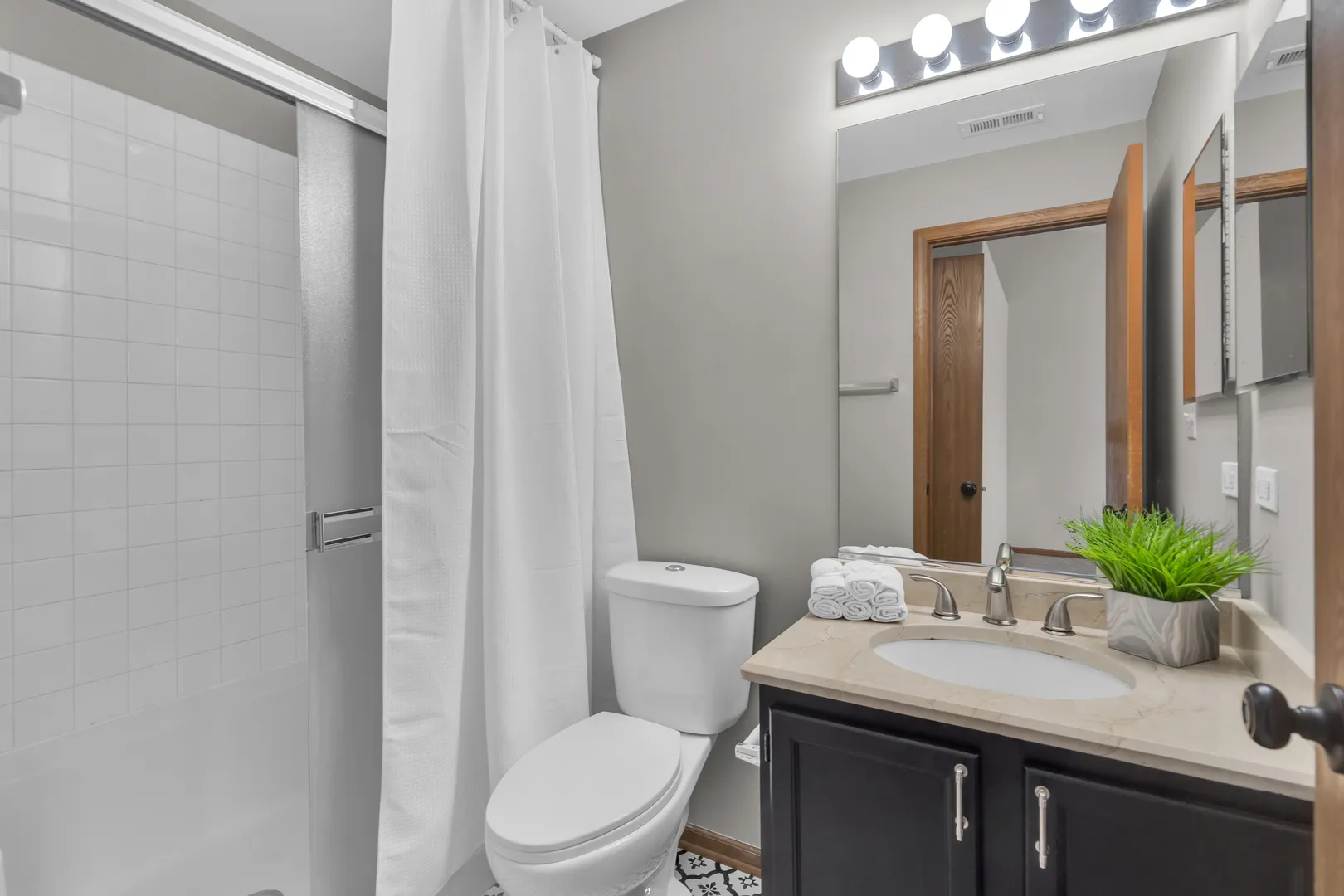 239 Camel Bend Ct, , 60194, USA 60194-Schaumburg-IL