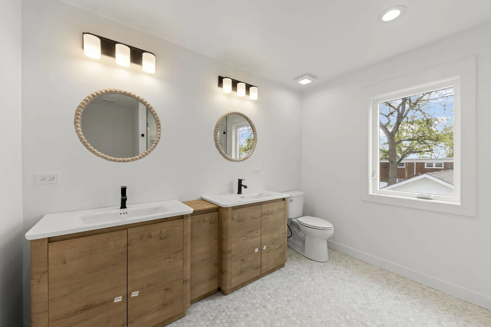 118 N President St, ,  60187, USA 60187-Wheaton-IL