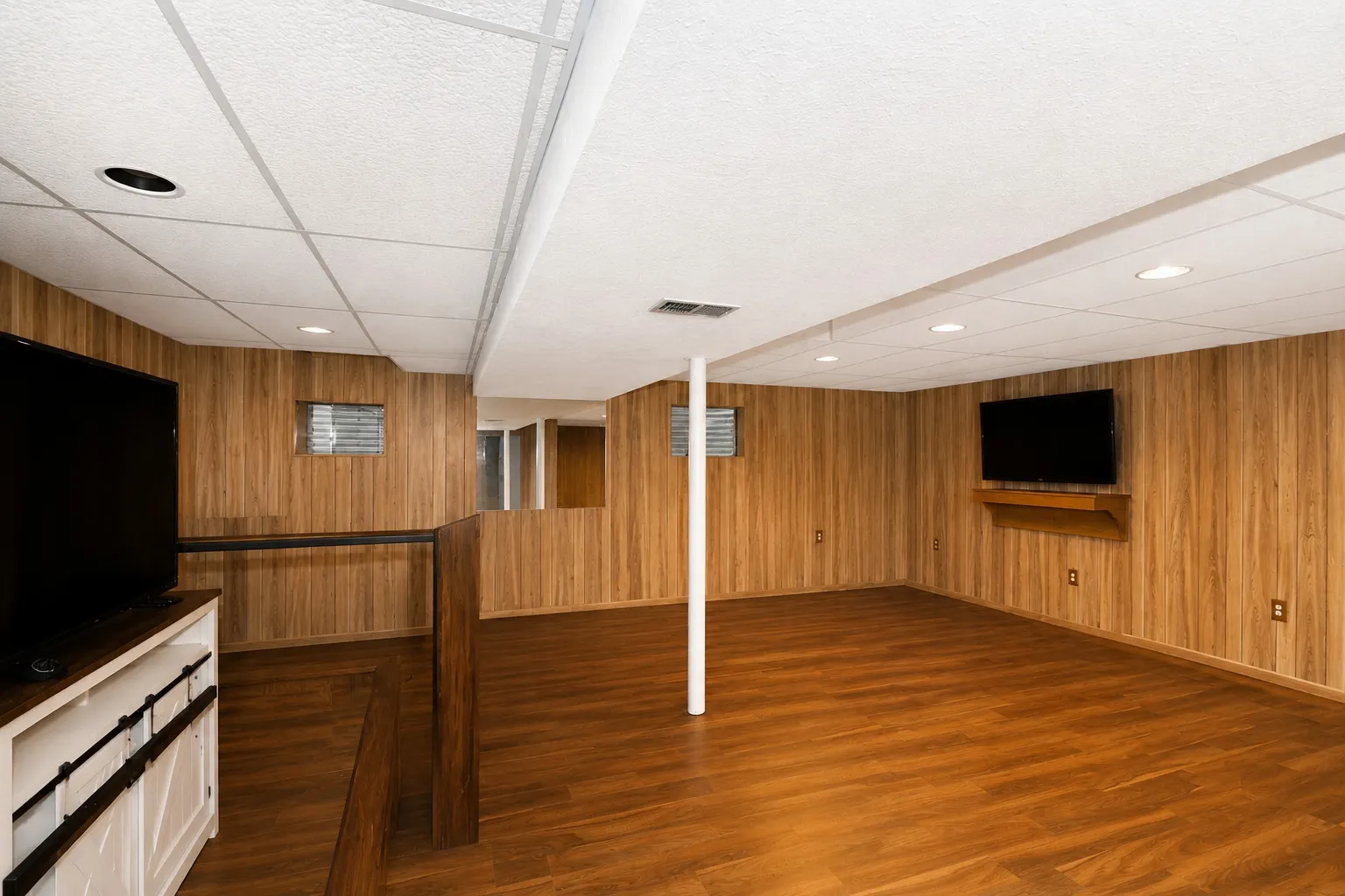 982 Valleyview Dr, , 60103, USA 60103-Bartlett-IL