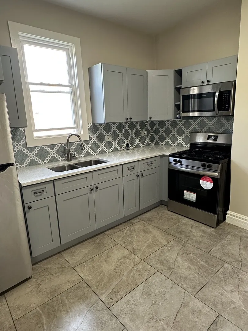 1522 E 71st Pl, ,  60619, USA 60619-Chicago-IL