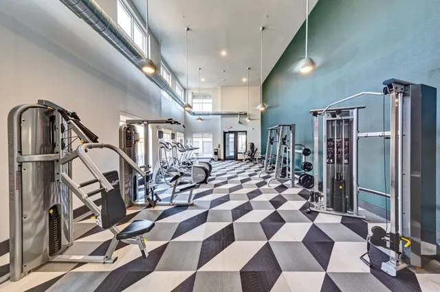 680 E Algonquin Rd, ,  60173, USA 60173-Schaumburg-IL