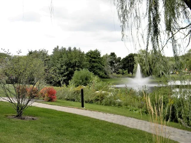 680 E Algonquin Rd, ,  60173, USA 60173-Schaumburg-IL