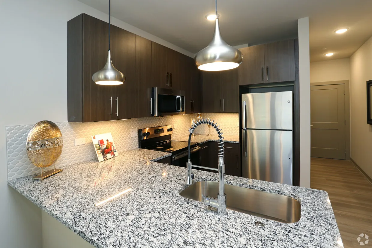 680 E Algonquin Rd, ,  60173, USA 60173-Schaumburg-IL