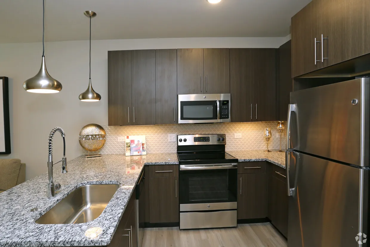 680 E Algonquin Rd, ,  60173, USA 60173-Schaumburg-IL
