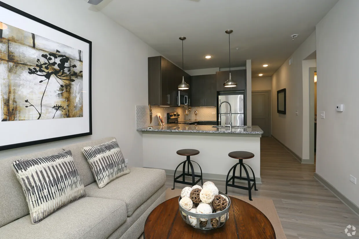 680 E Algonquin Rd, ,  60173, USA 60173-Schaumburg-IL