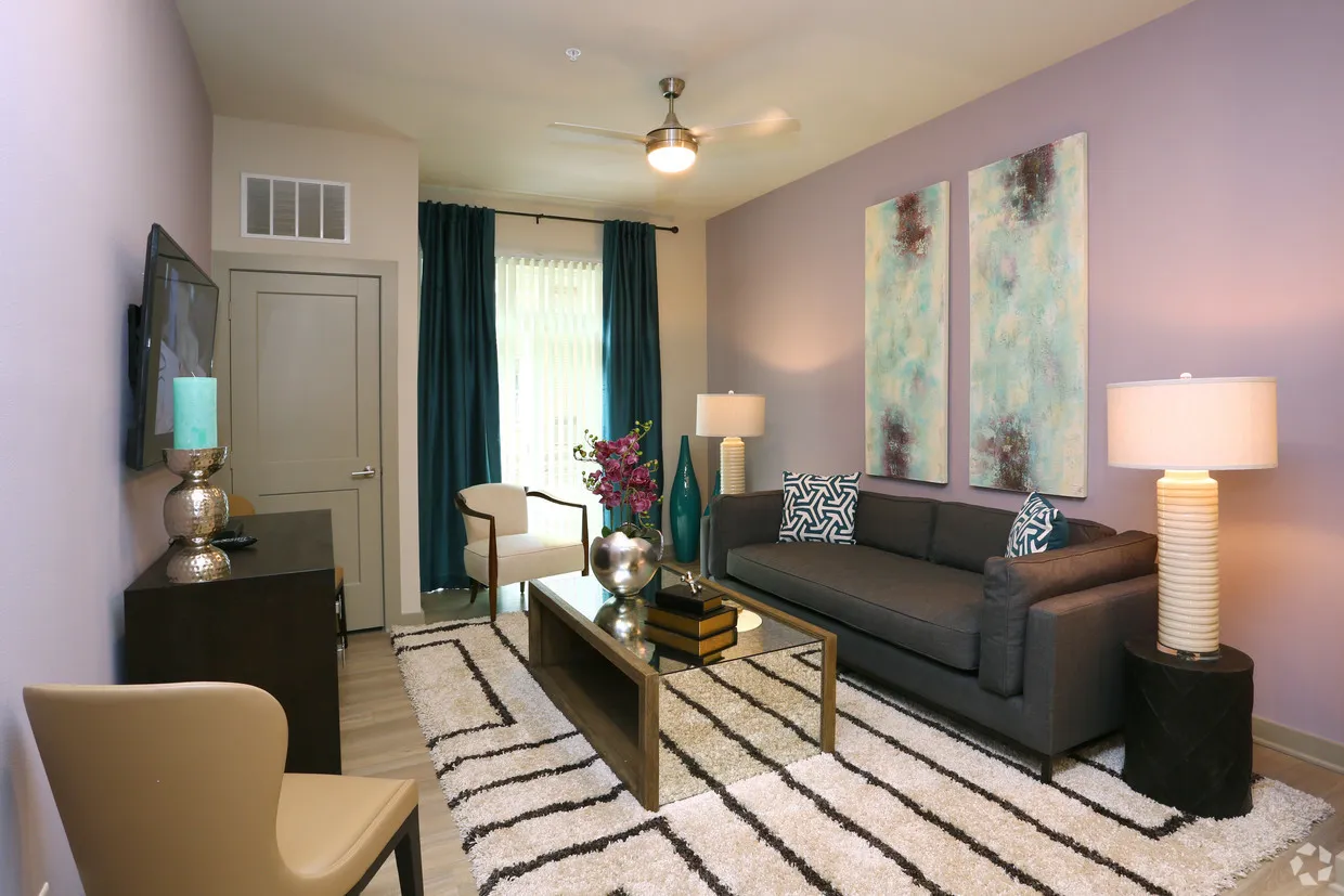 680 E Algonquin Rd, , 60173, USA 60173-Schaumburg-IL