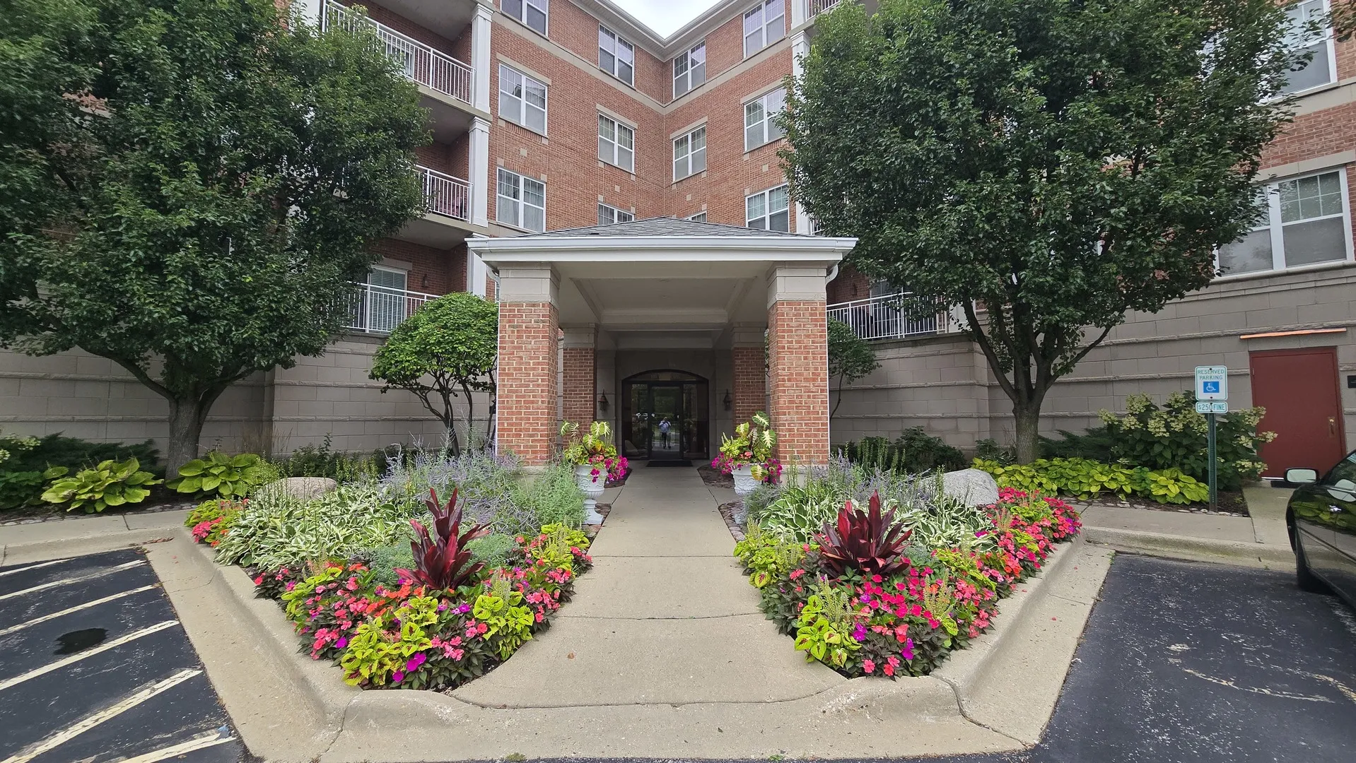 101 Pointe Dr, , 60062, USA 60062-Northbrook-IL