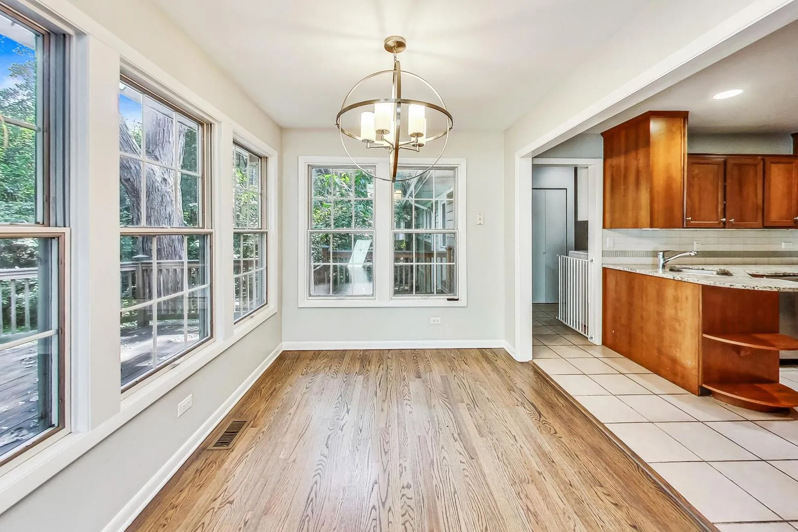 125 N Prospect Ave, ,  60514, USA 60514-Clarendon Hills-IL