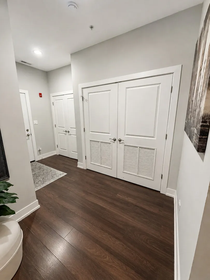 1202 Waukegan Rd, ,  60025, USA 60025-Glenview-IL