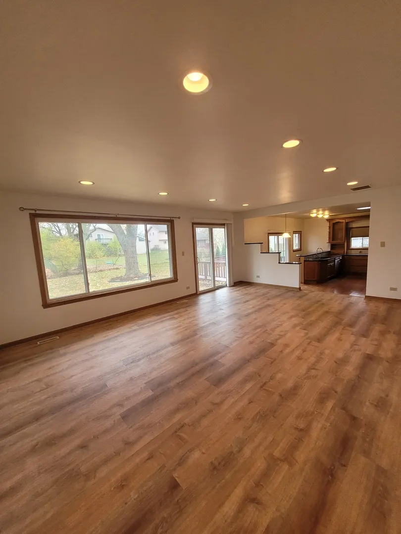 364 N Everett Dr, , 60074, USA 60074-Palatine-IL