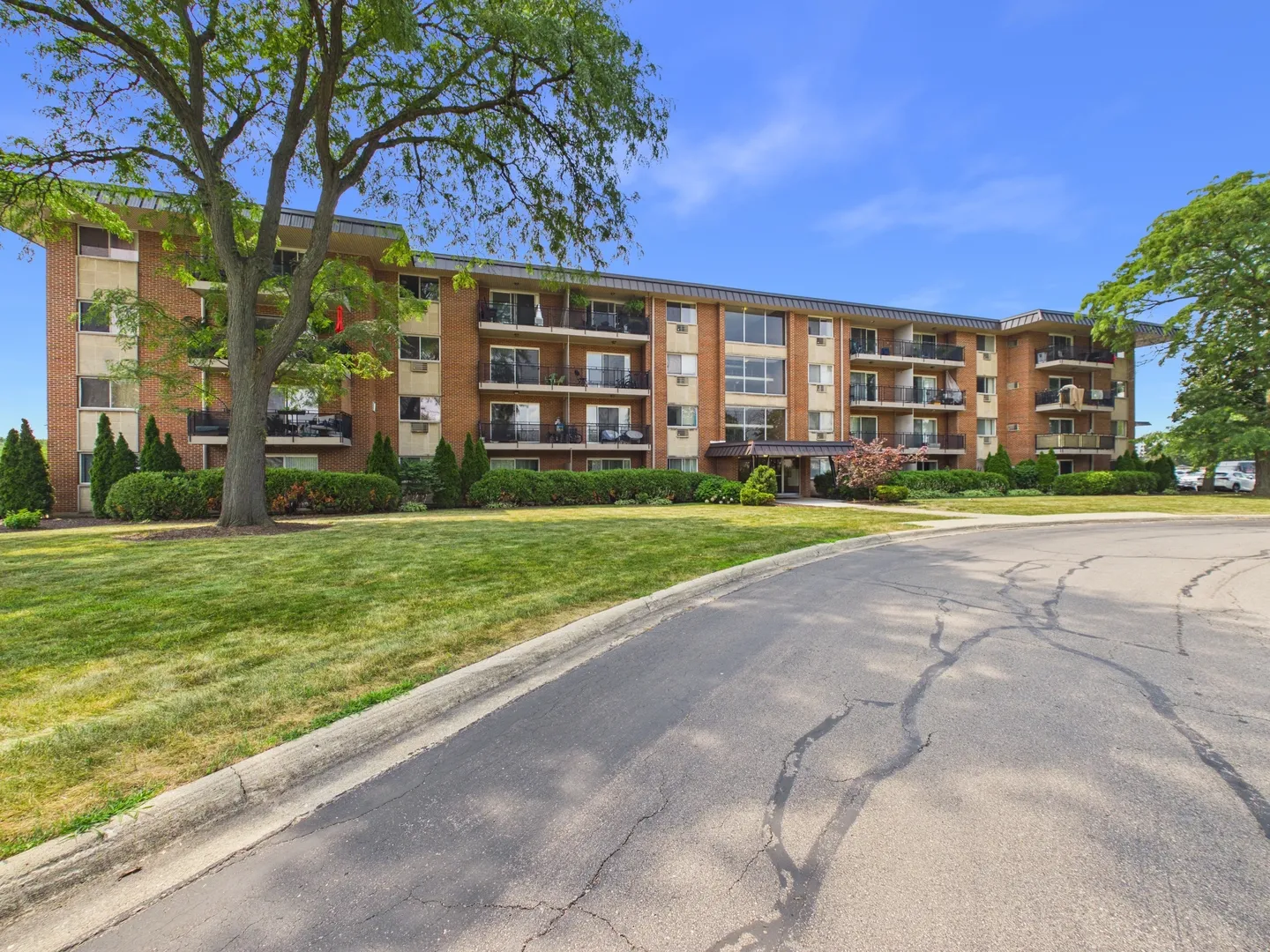 2210 S Goebbert Rd, , 60005, USA 60005-Arlington Heights-IL