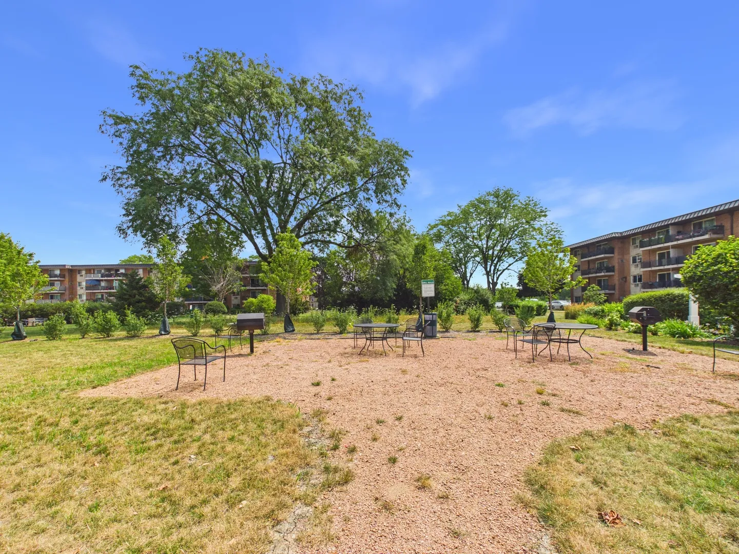 2210 S Goebbert Rd, , 60005, USA 60005-Arlington Heights-IL