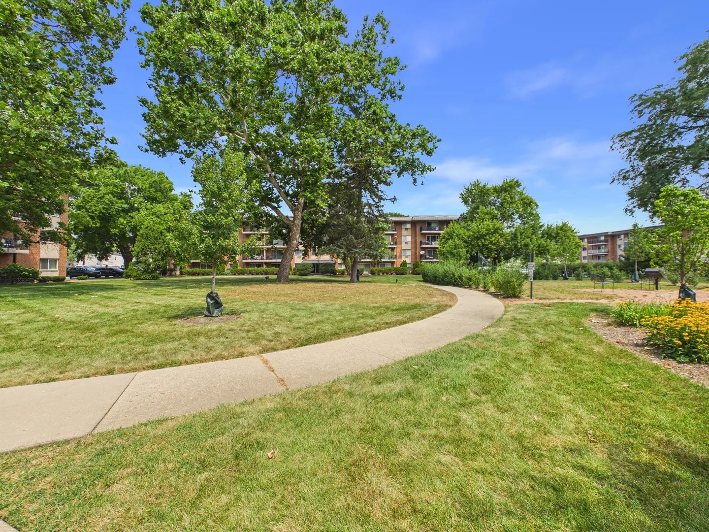 2210 S Goebbert Rd, , 60005, USA 60005-Arlington Heights-IL