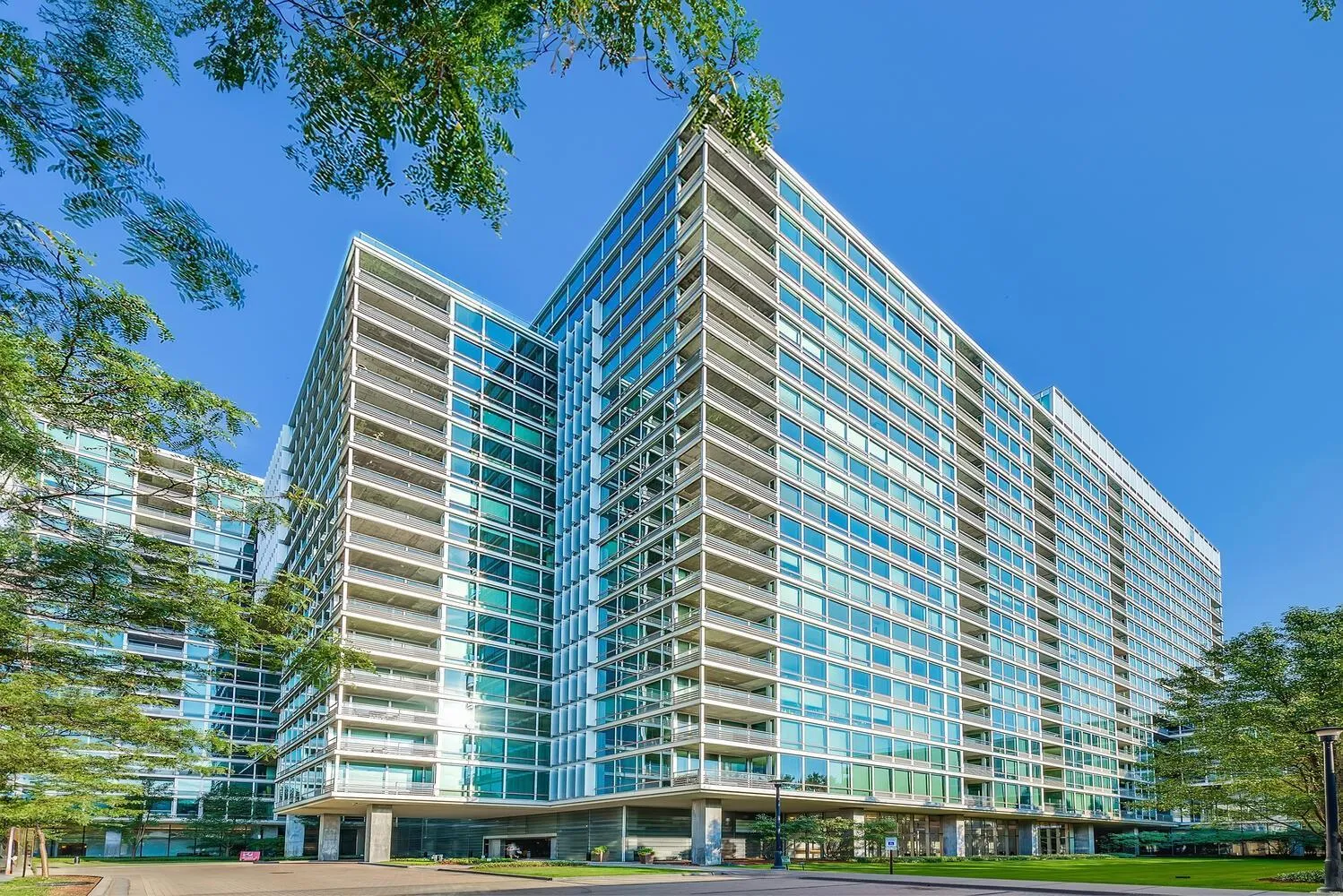 9715 Woods Dr, , 60077, USA 60077-Skokie-IL