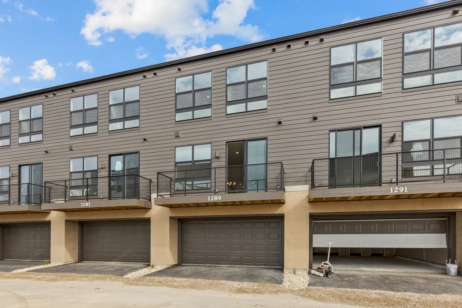 1289 Lakepointe Dr, , 60173, USA 60173-Schaumburg-IL