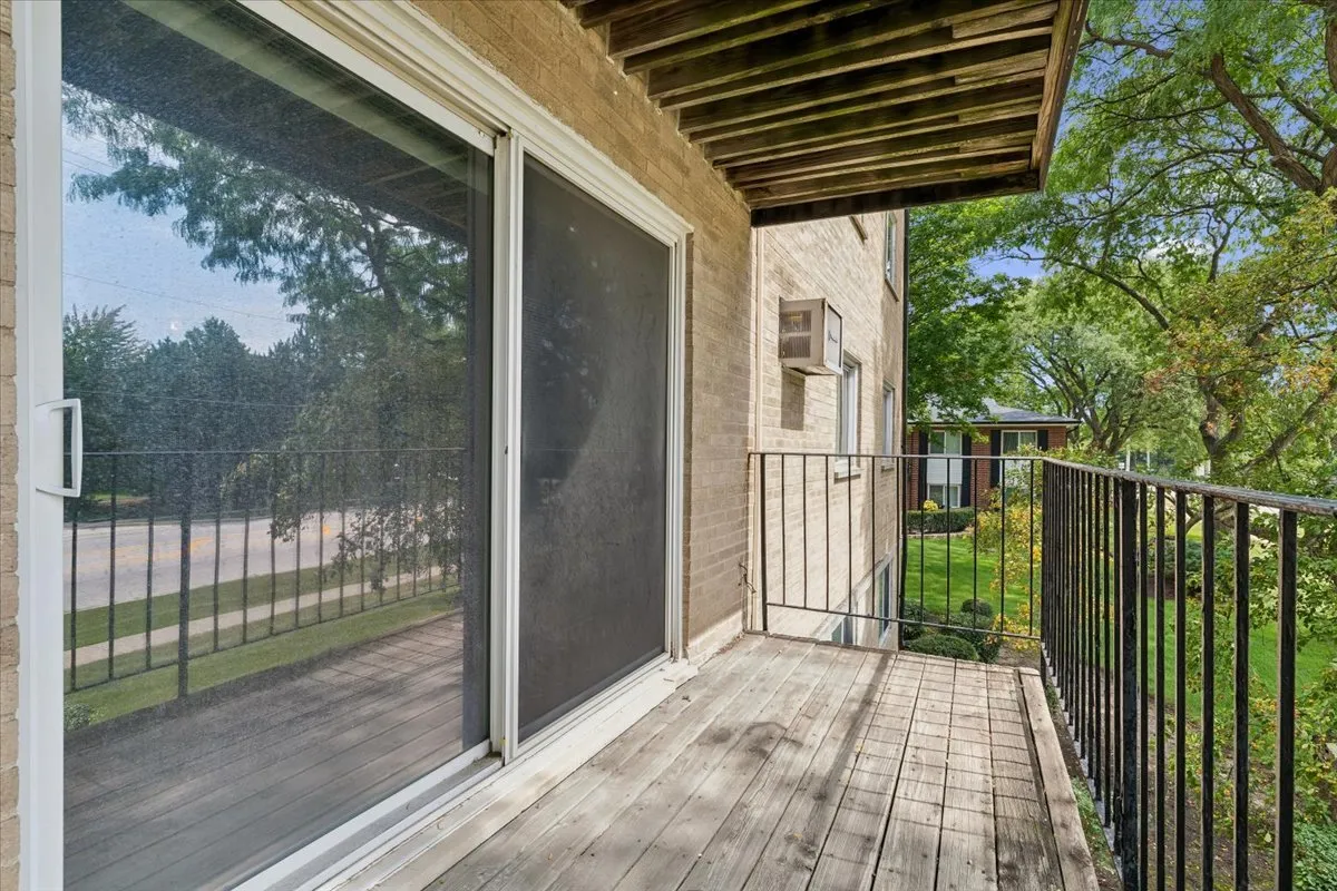2424 E Oakton St, , 60004, USA 60004-Arlington Heights-IL
