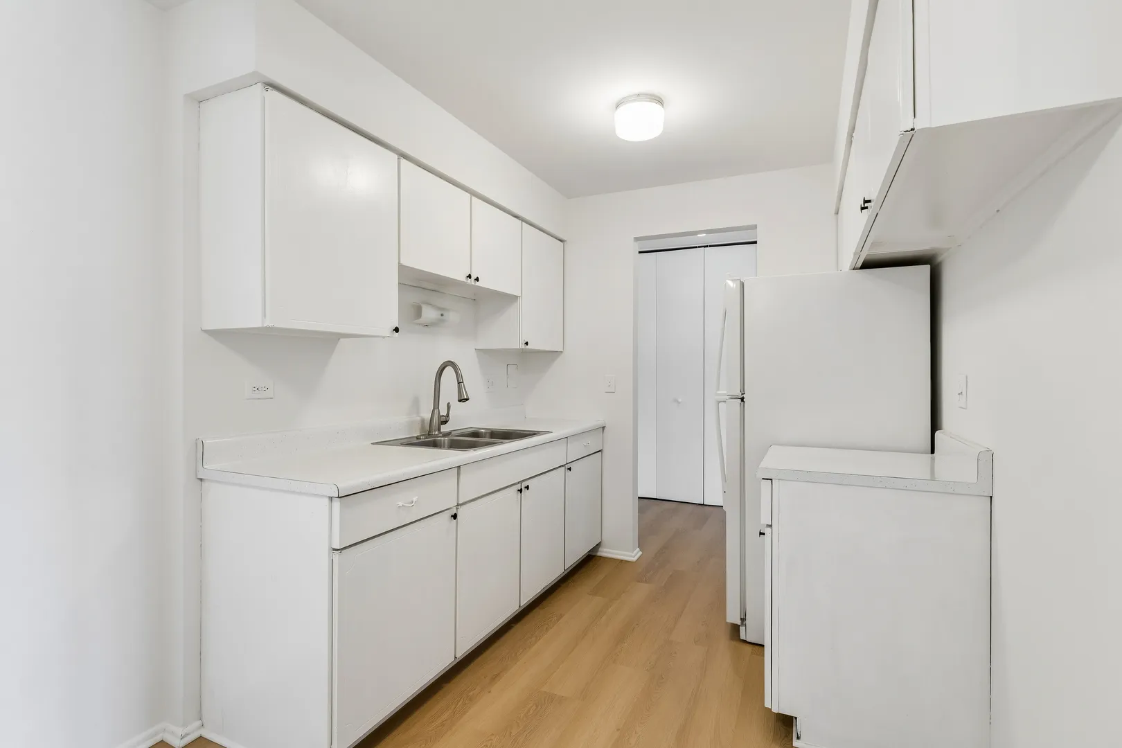 2424 E Oakton St, , 60004, USA 60004-Arlington Heights-IL