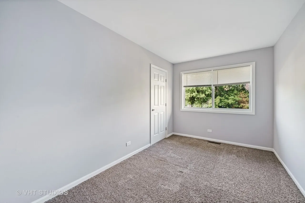450 Valley Dr, , 60563, USA 60563-Naperville-IL