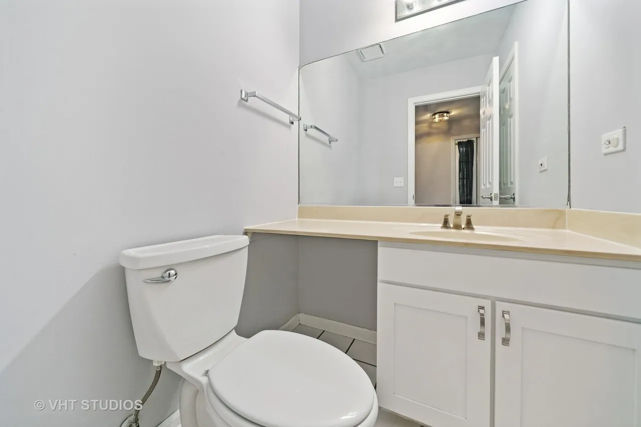450 Valley Dr, , 60563, USA 60563-Naperville-IL