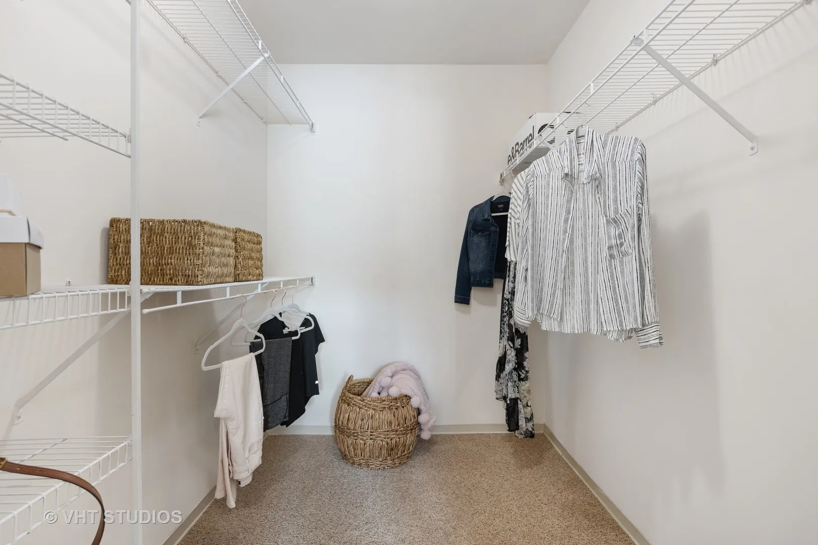 52 Sterling Cir, ,  60189, USA 60189-Wheaton-IL