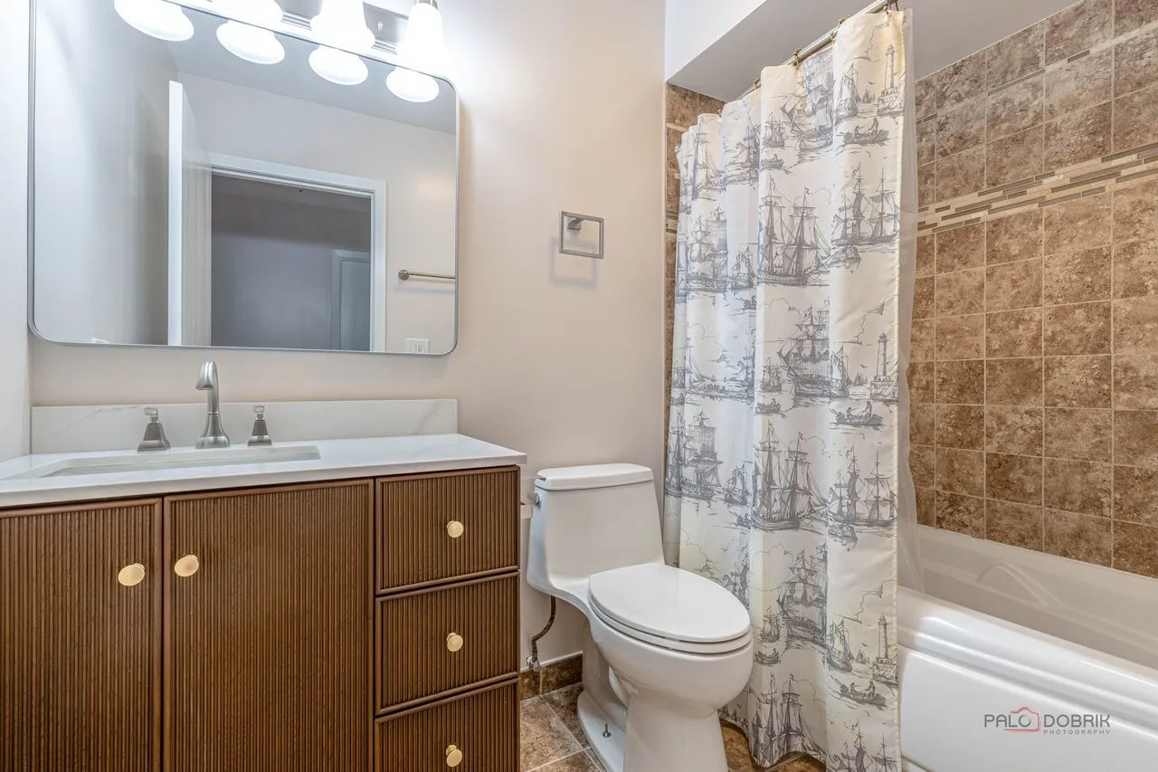 1013 Sussex Dr, ,  60062, USA 60062-Northbrook-IL