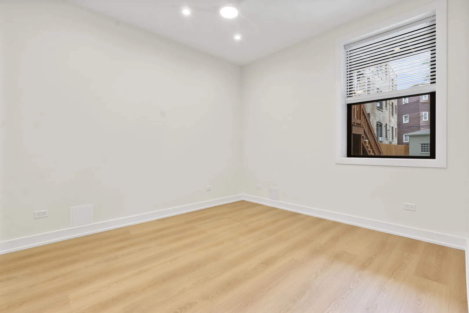1246 W Bryn Mawr Ave, ,  60660, USA 60660-Chicago-IL