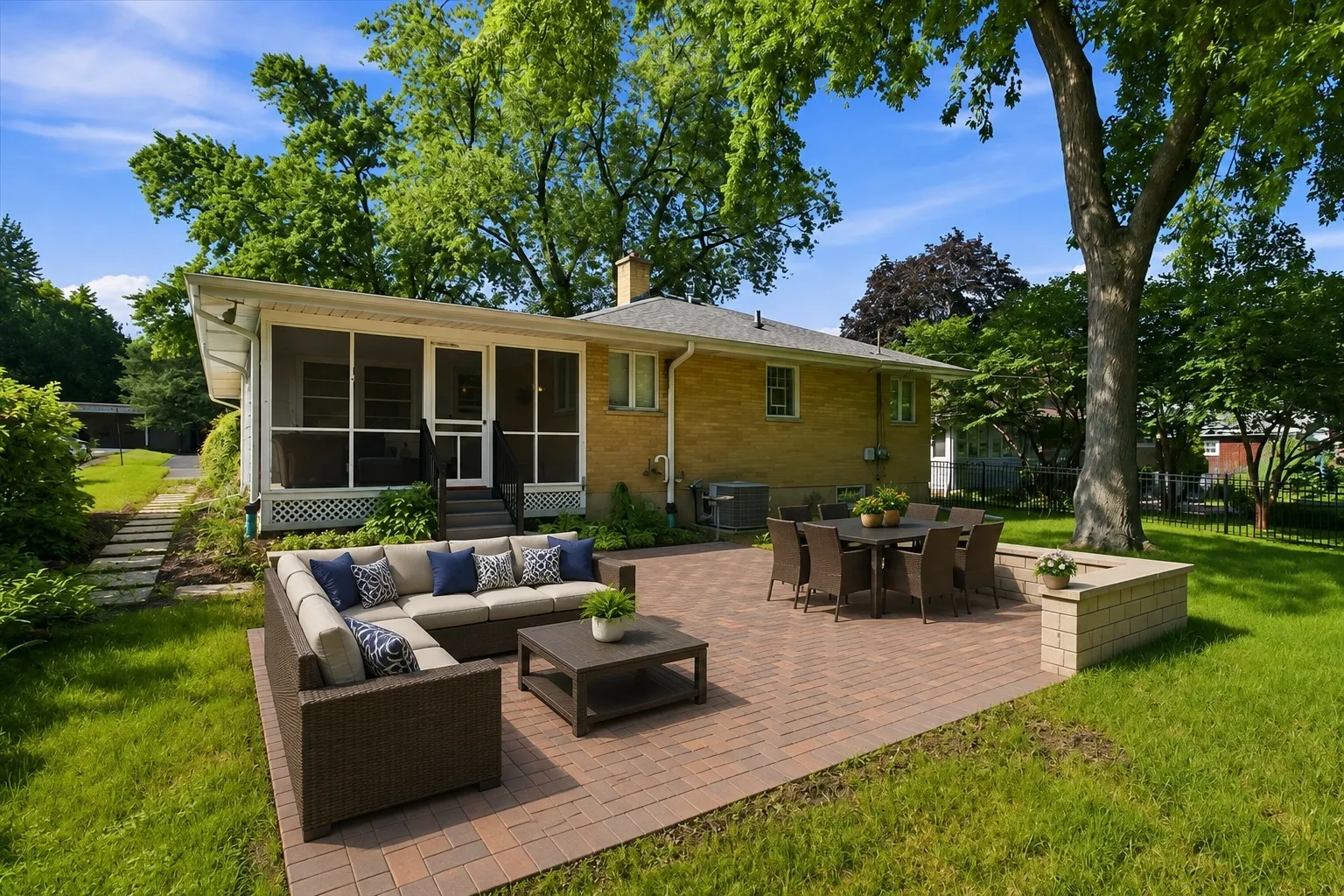 116 W Sturtz St, , 60010, USA 60010-Barrington-IL