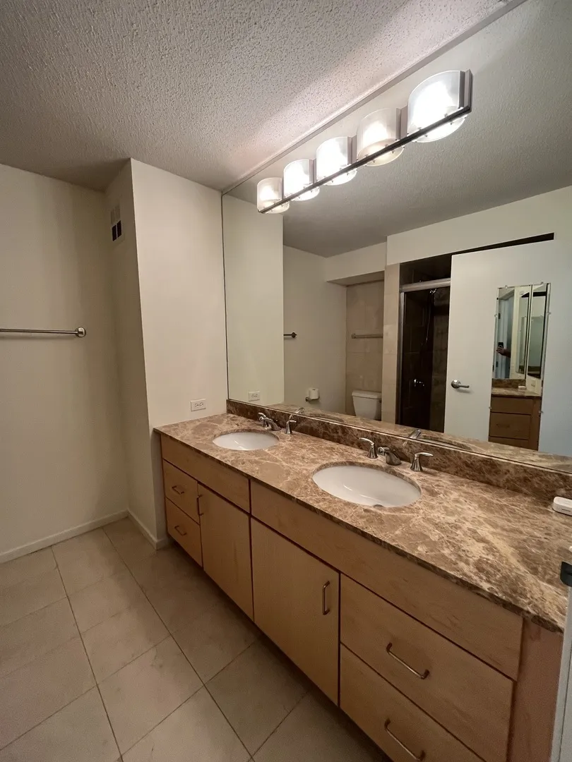 9725 Woods Dr, , 60077, USA 60077-Skokie-IL