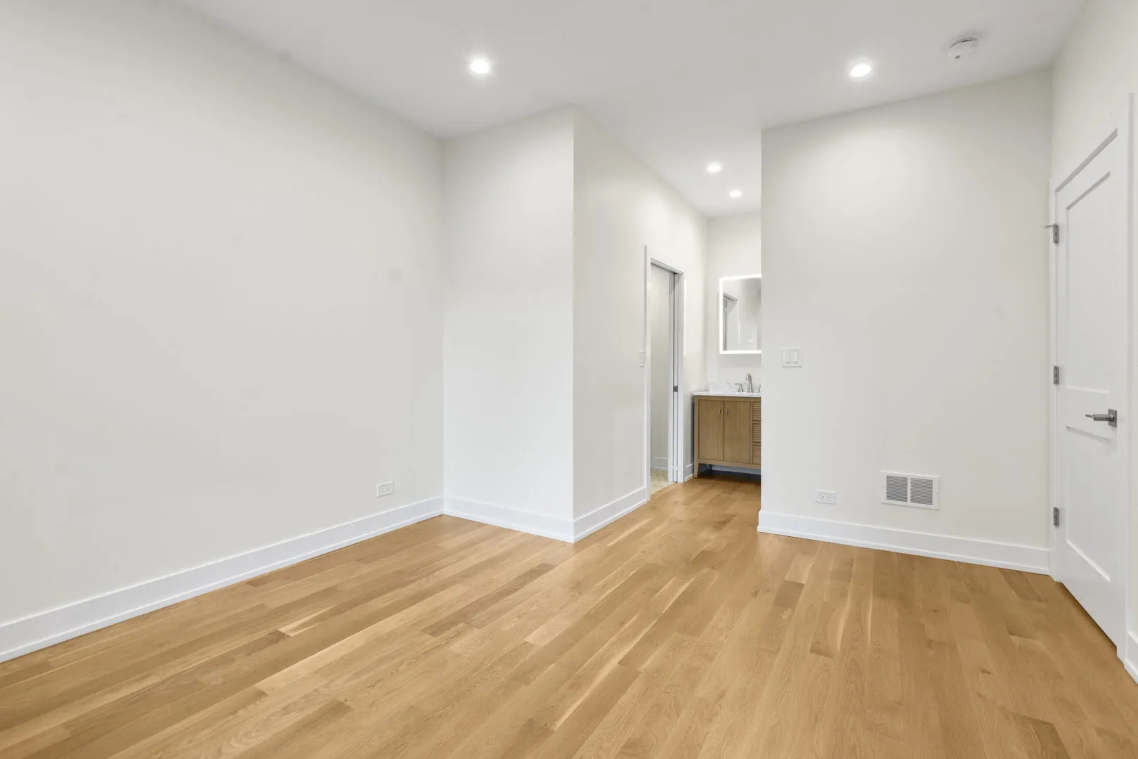 1246 W Bryn Mawr Ave, ,  60660, USA 60660-Chicago-IL
