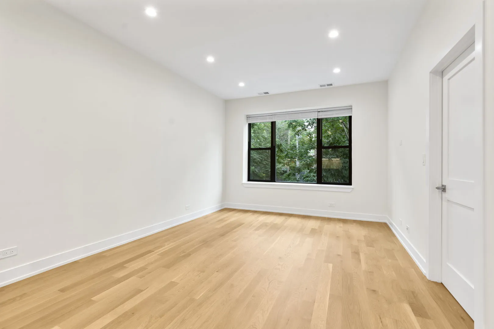 1246 W Bryn Mawr Ave, ,  60660, USA 60660-Chicago-IL