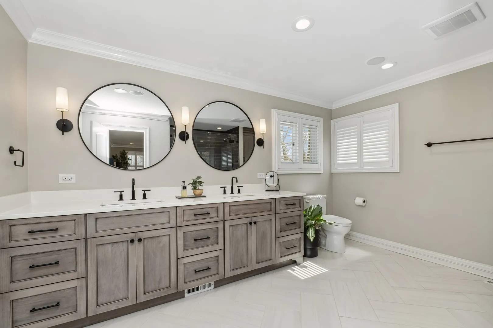 2104 Kenton Ln, , 60048, USA 60048-Libertyville-IL