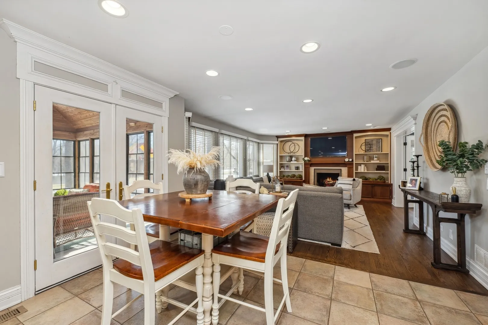 2104 Kenton Ln, , 60048, USA 60048-Libertyville-IL