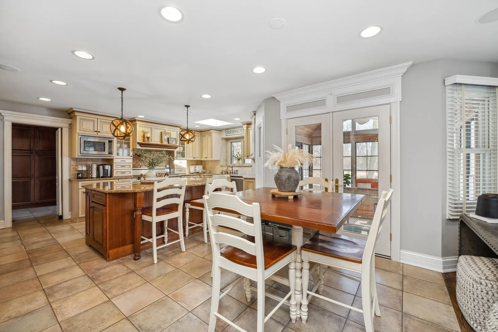2104 Kenton Ln, , 60048, USA 60048-Libertyville-IL