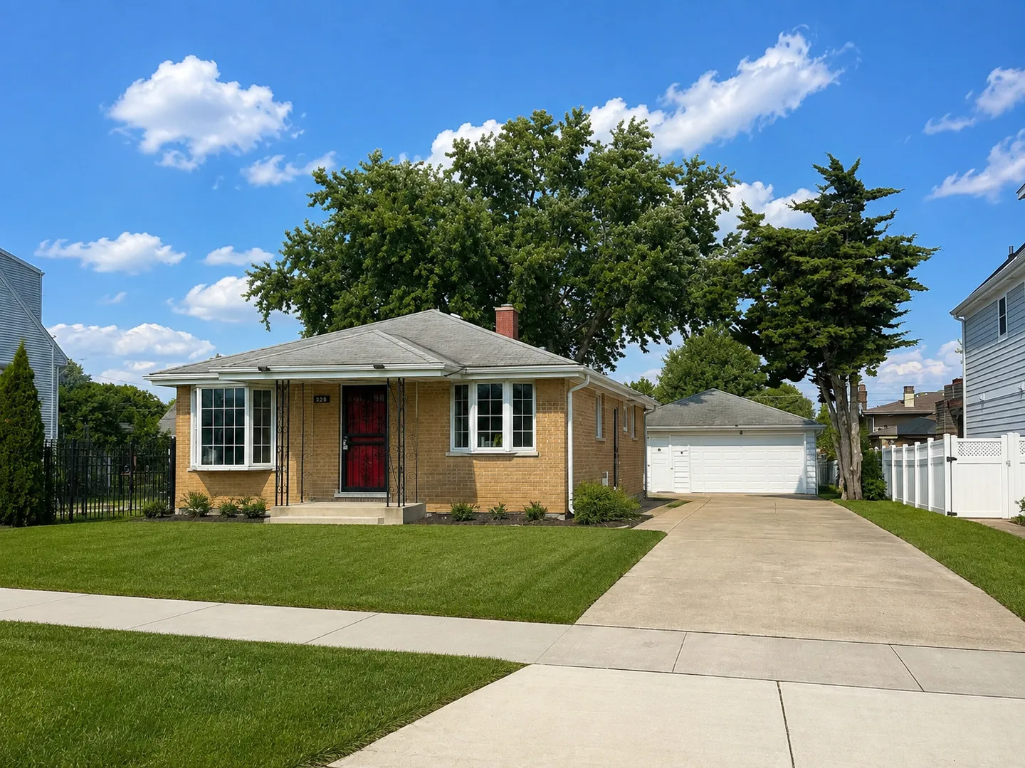 695 N Indiana St, ,  60126, USA 60126-Elmhurst-IL