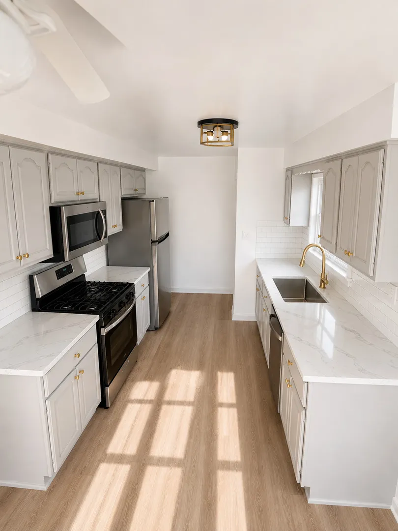 695 N Indiana St, ,  60126, USA 60126-Elmhurst-IL