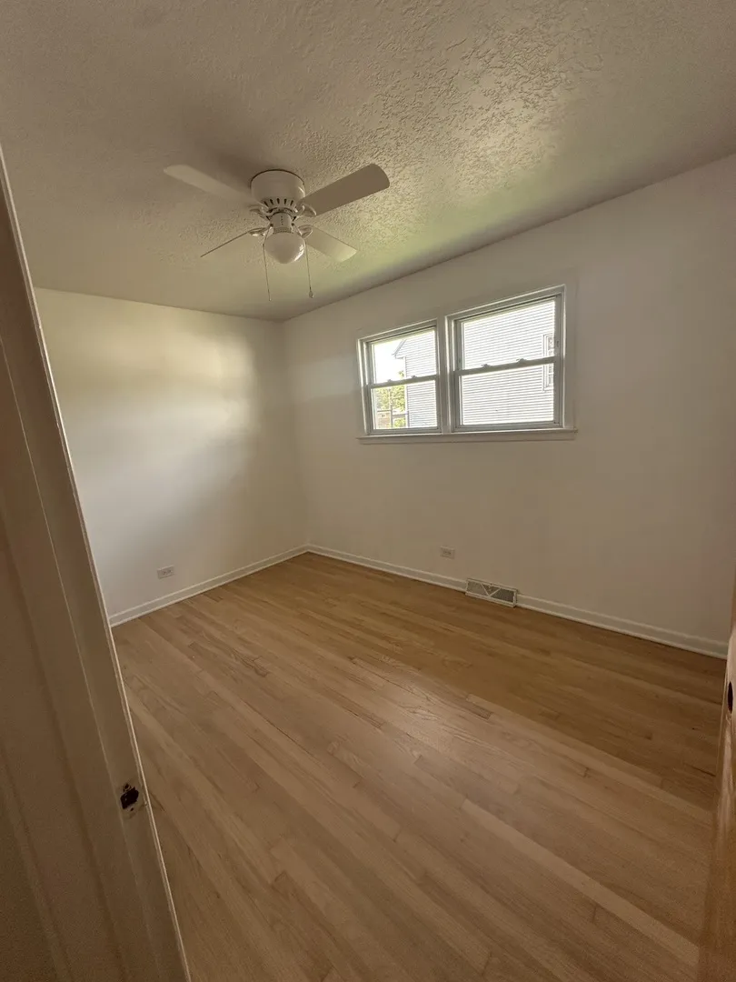 695 N Indiana St, ,  60126, USA 60126-Elmhurst-IL