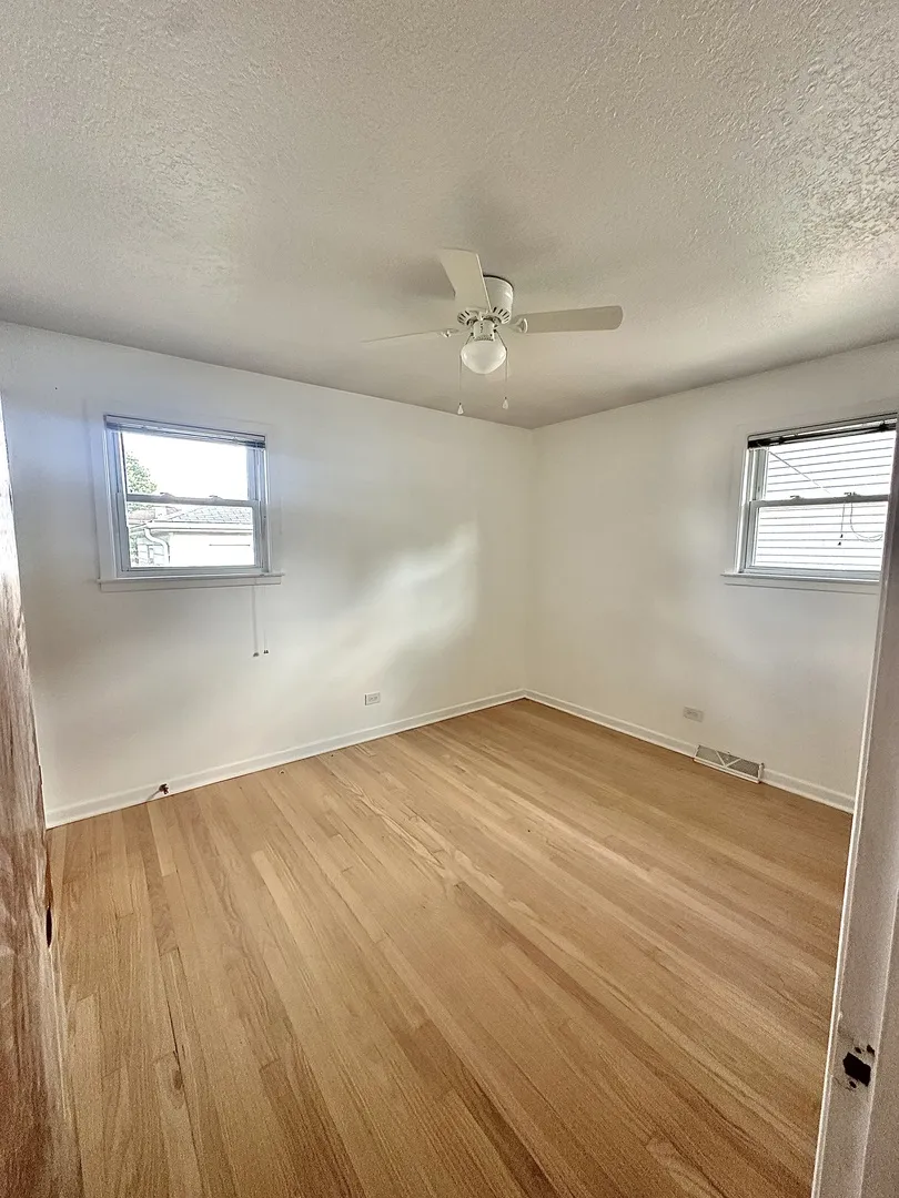 695 N Indiana St, ,  60126, USA 60126-Elmhurst-IL