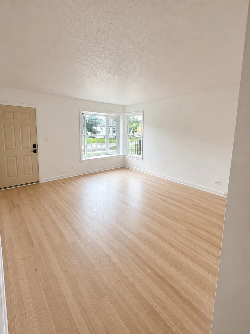 695 N Indiana St, ,  60126, USA 60126-Elmhurst-IL