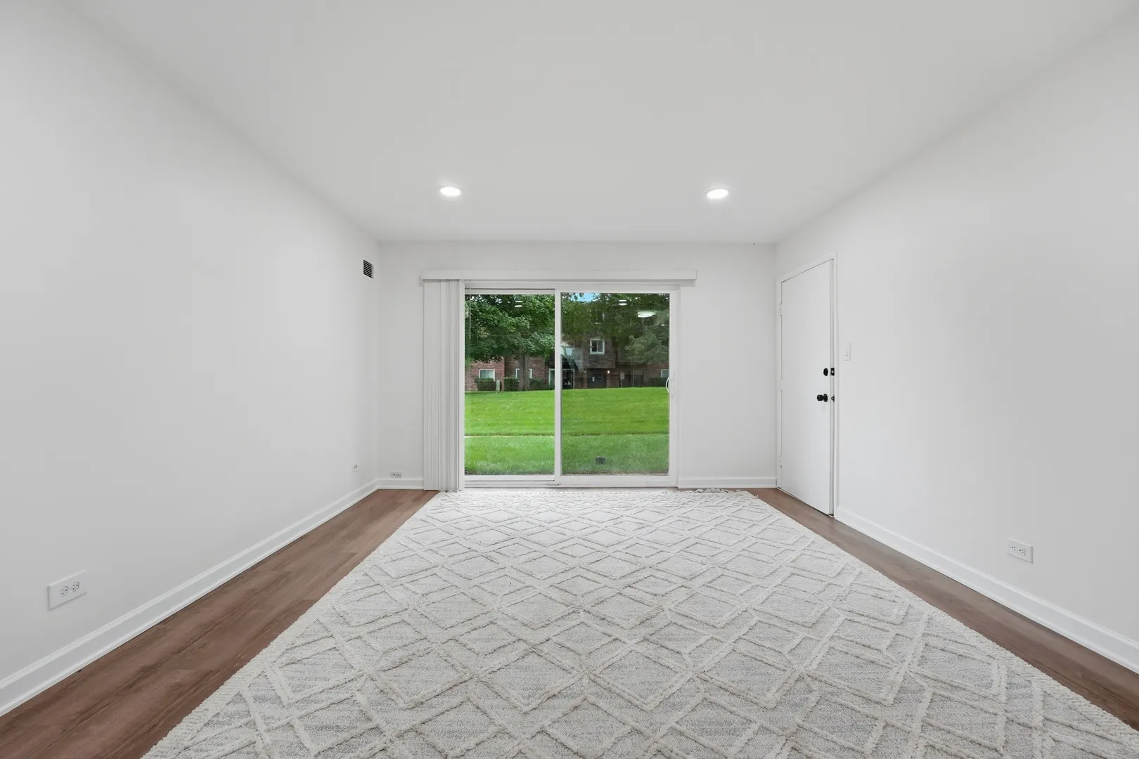 9388 Bay Colony Dr, ,  60016, USA 60016-Des Plaines-IL