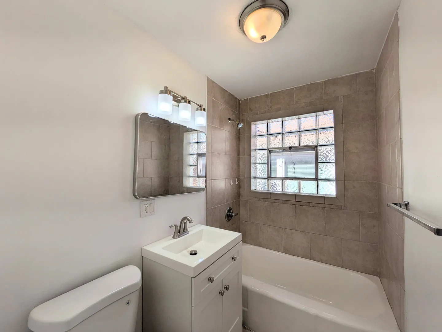 6328 N Troy St, , 60659, USA 60659-Chicago-IL
