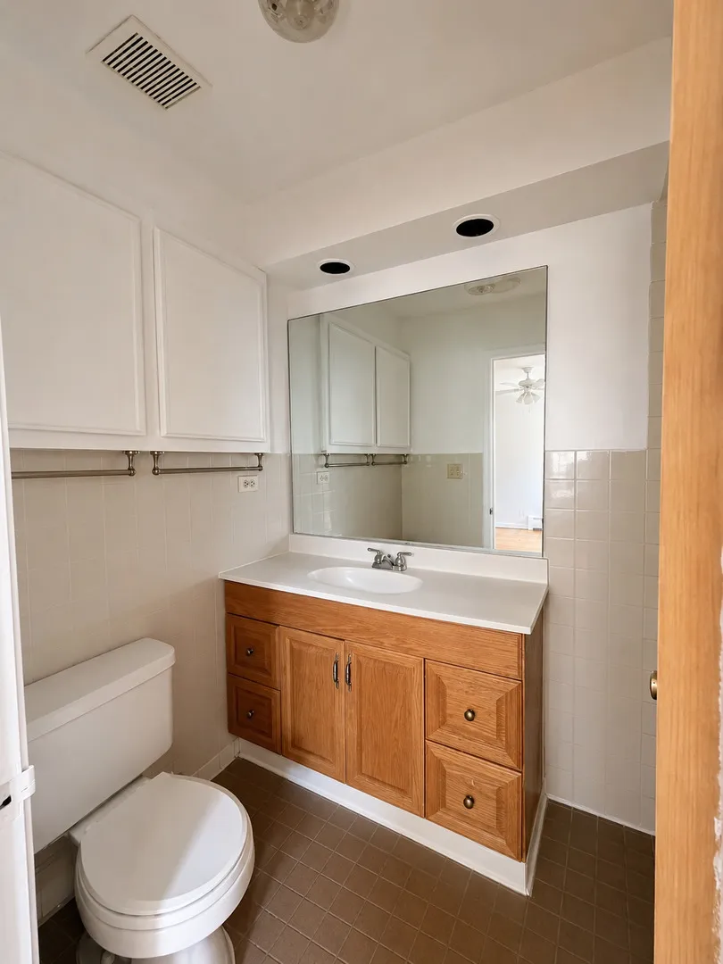 3923 W Howard St, , 60076, USA 60076-Skokie-IL
