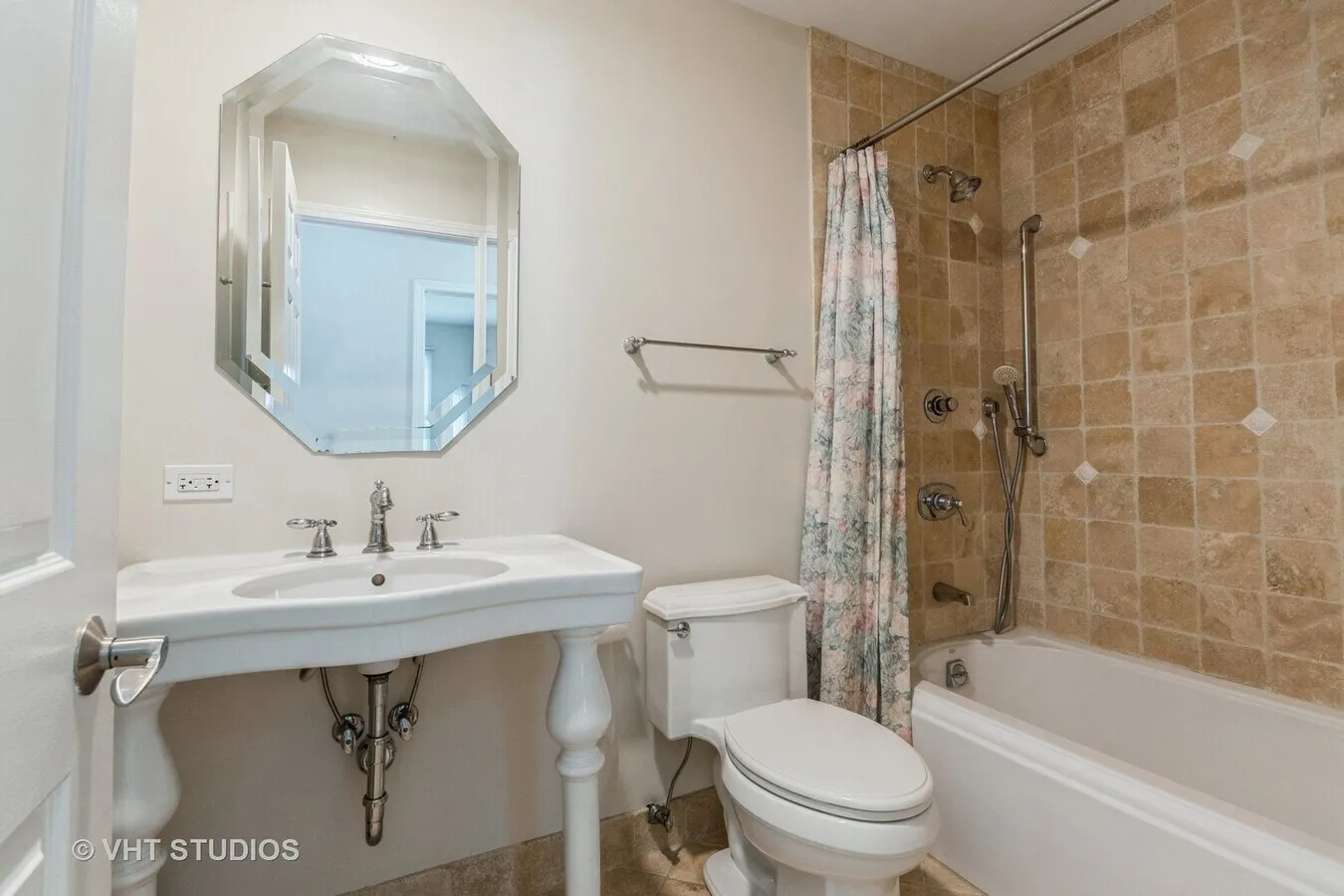 920 Chaucer Way, ,  60089, USA 60089-Buffalo Grove-IL